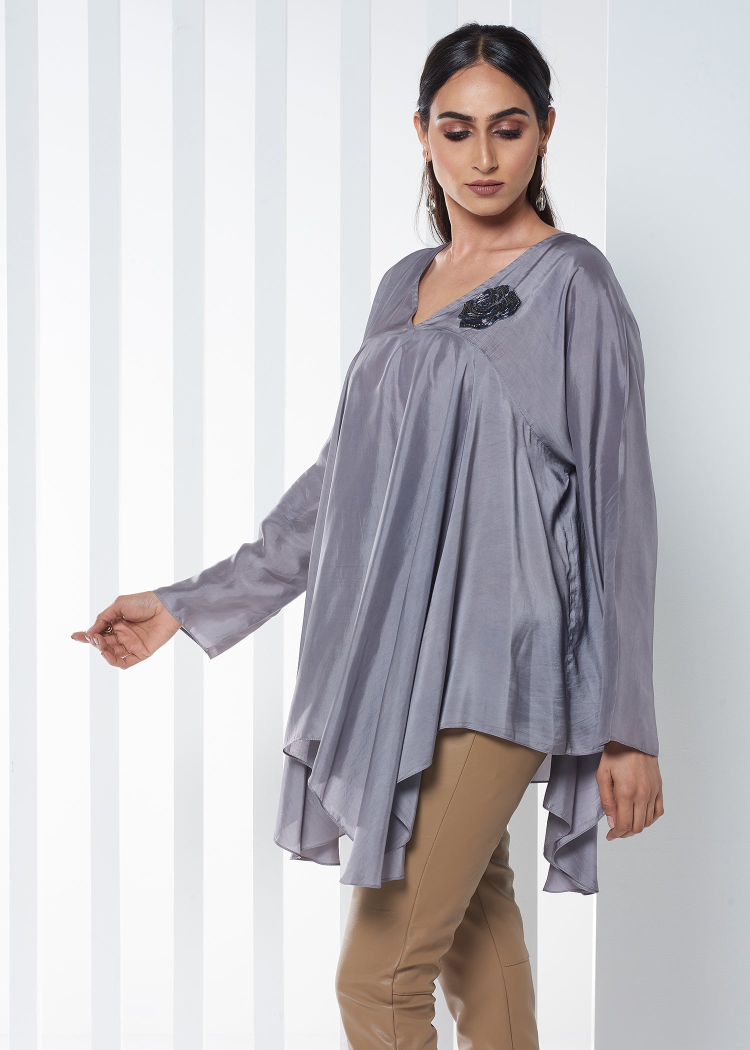 DRAPED MOTIF GREY TOP